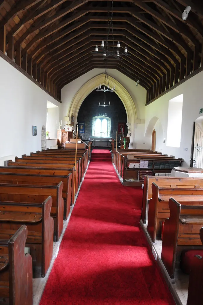 Photo showing: Interior of Llansadwrn church