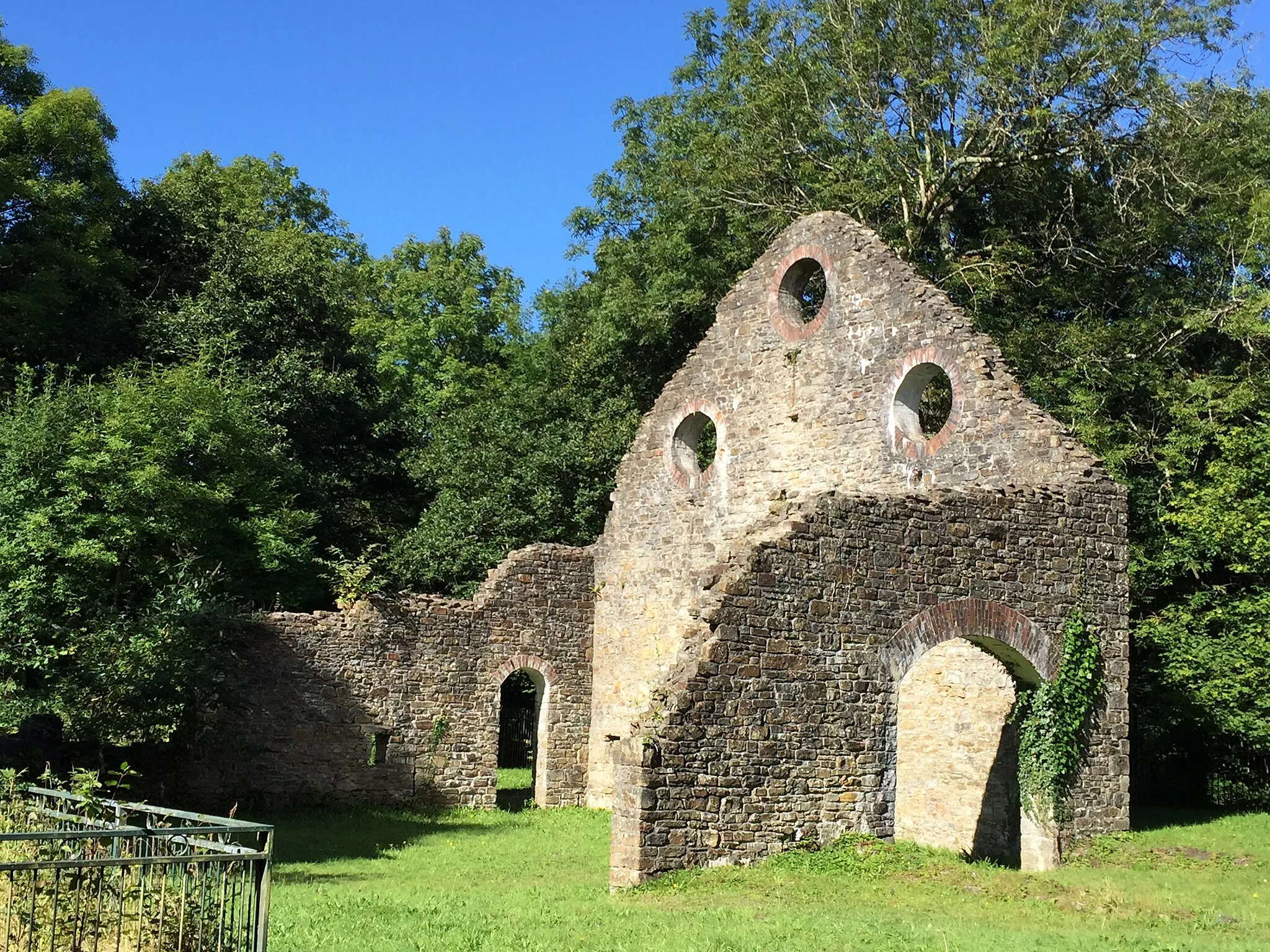 Photo showing: Bedford Park Ironworks