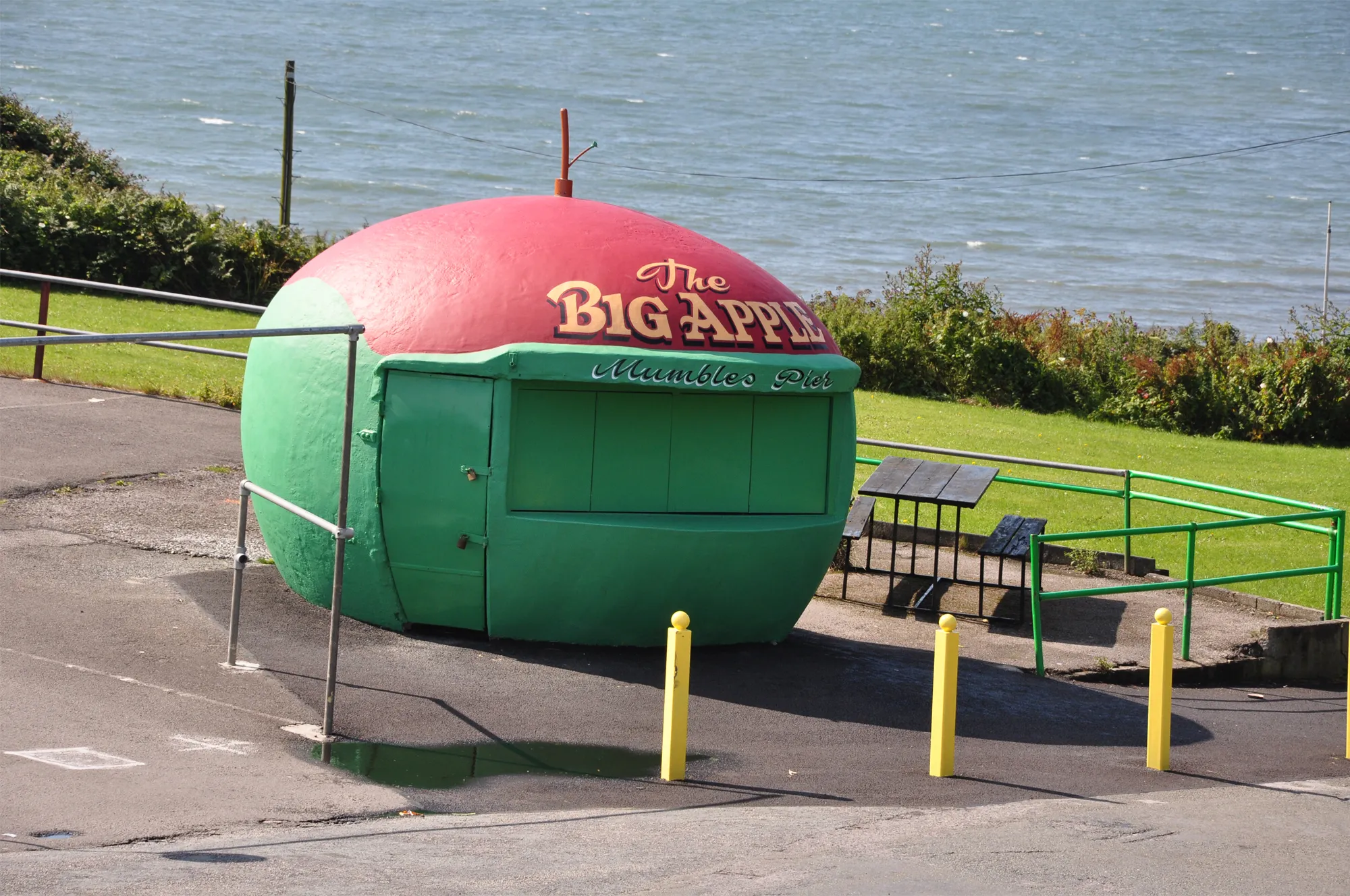 Photo showing: The restored Big Apple - Mumbles