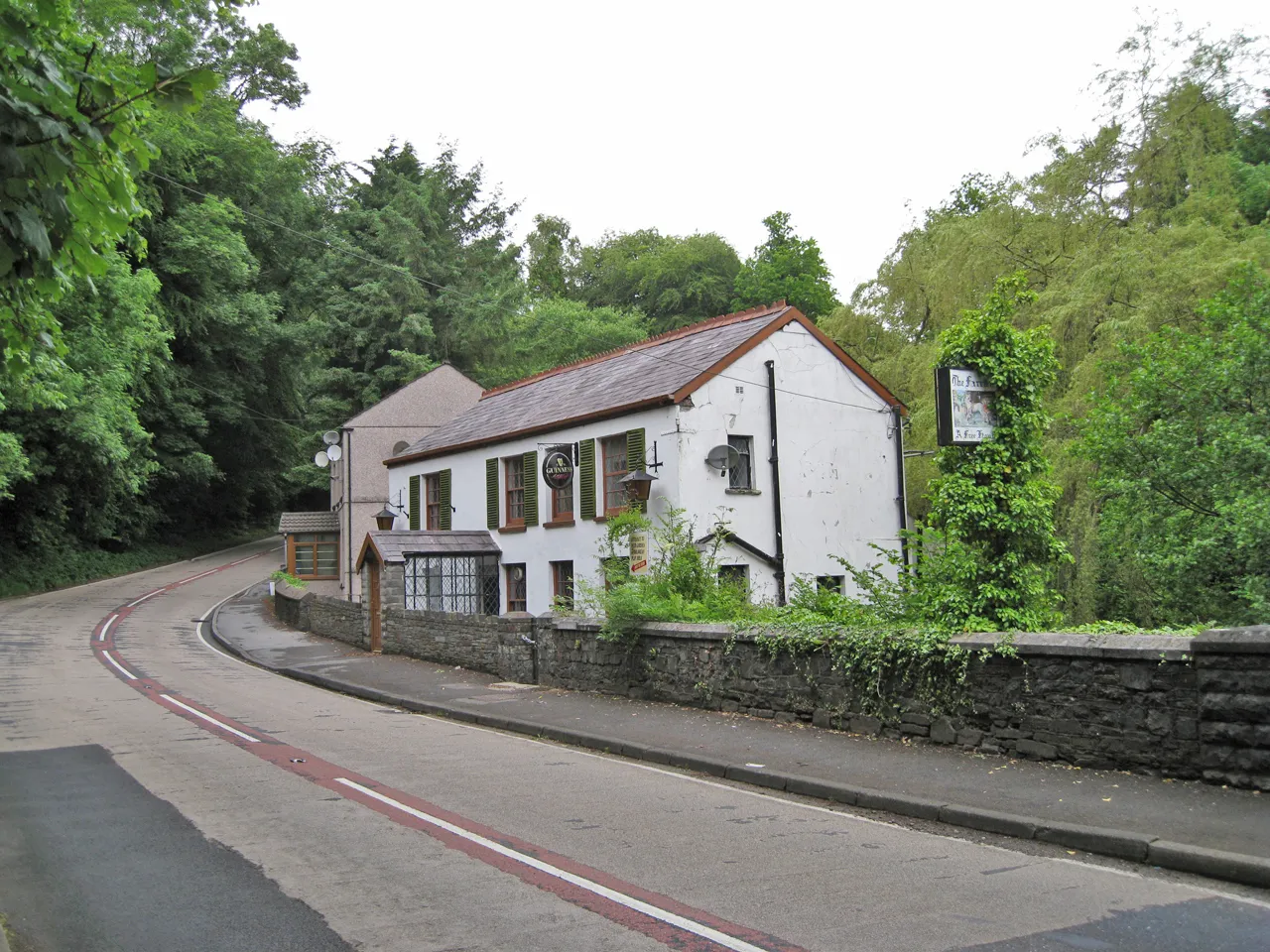 Photo showing: The Farriers, Cwmbach