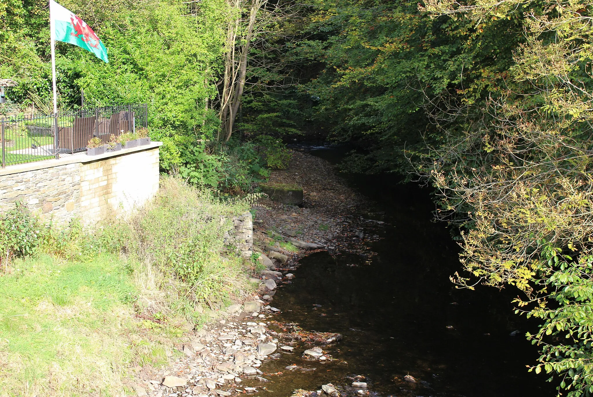 Photo showing: River Sirhowy, Cwm-corrwg