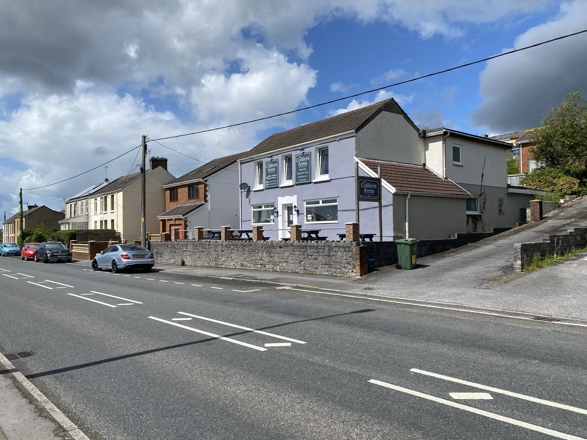 Photo showing: Colliers Arms, Pwll