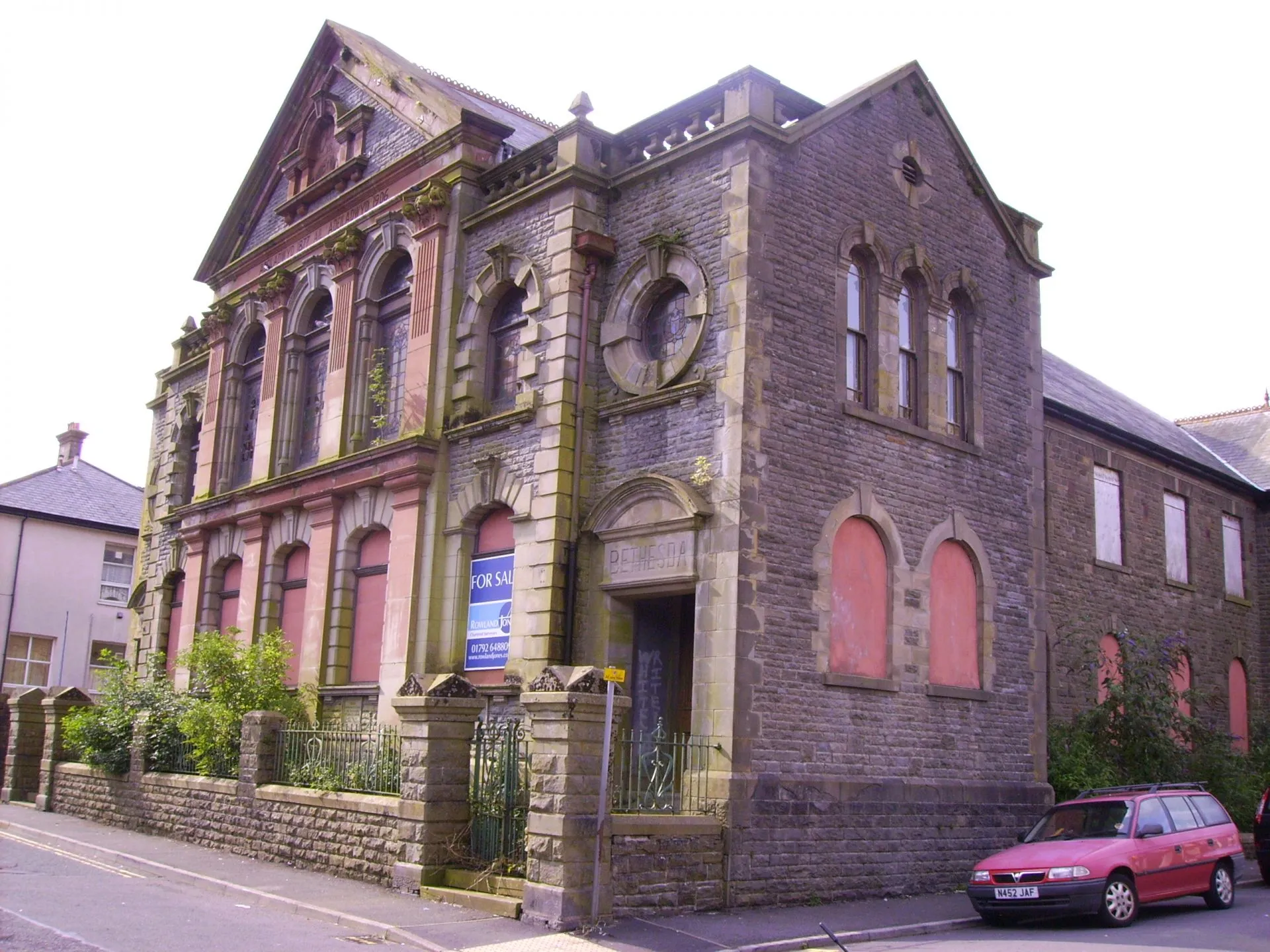 Photo showing: Bethesda Chapel, Ton Pentre, Rhondda, Wales