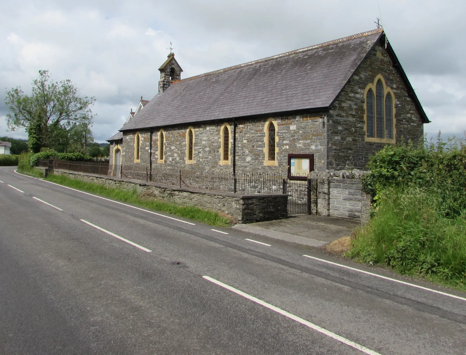 Photo showing: St James Church, Cwmann, Carmarthenshire. Church in Wales church in the Diocese of St Davids viewed across the A485. Coflein records that St James was built as a mission church
in 1889-1890 to the designs of David Davies of Llanybydder.