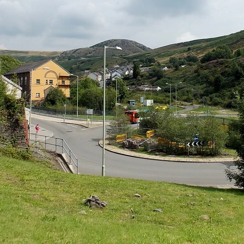 Photo showing: A4233 roundabout Pontygwaith