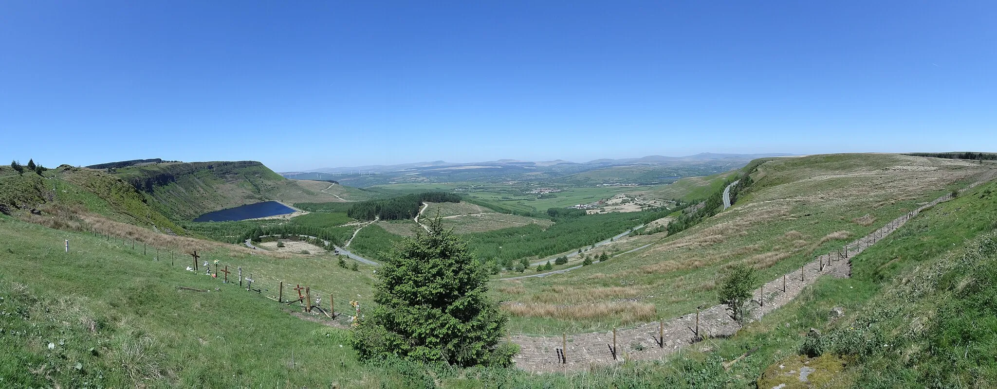 Photo showing: Panoramic view of Rhigos and Llyn Fawr from Craig y Llyn