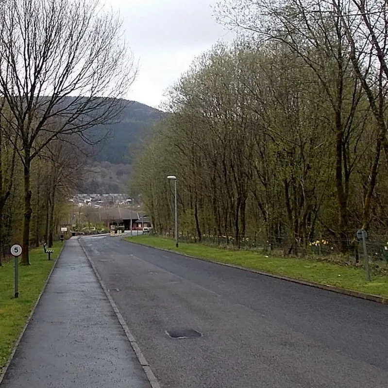 Photo showing: 5 mph speed limit on the approach to  George Thomas Hospital, Cwmparc