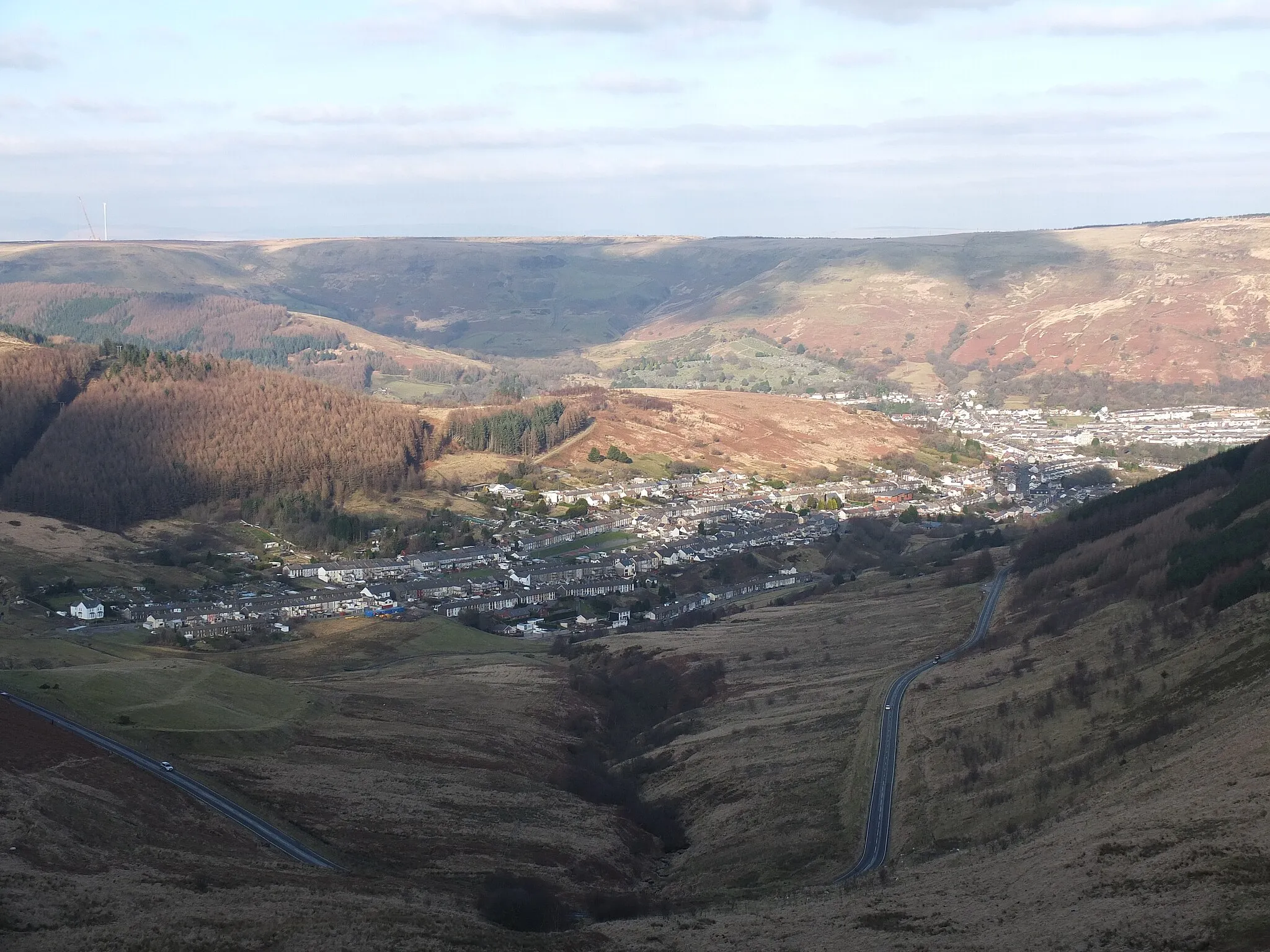 Photo showing: Characteristic Rhondda valley scenery: Cwmparc, 2013