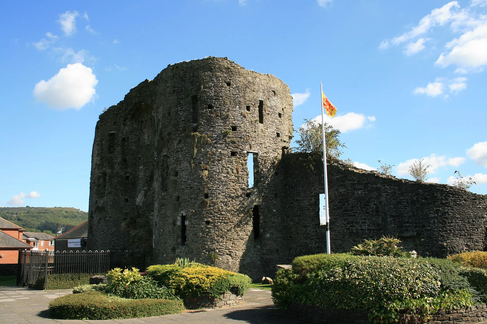 Photo showing: Remains of Neath Castle