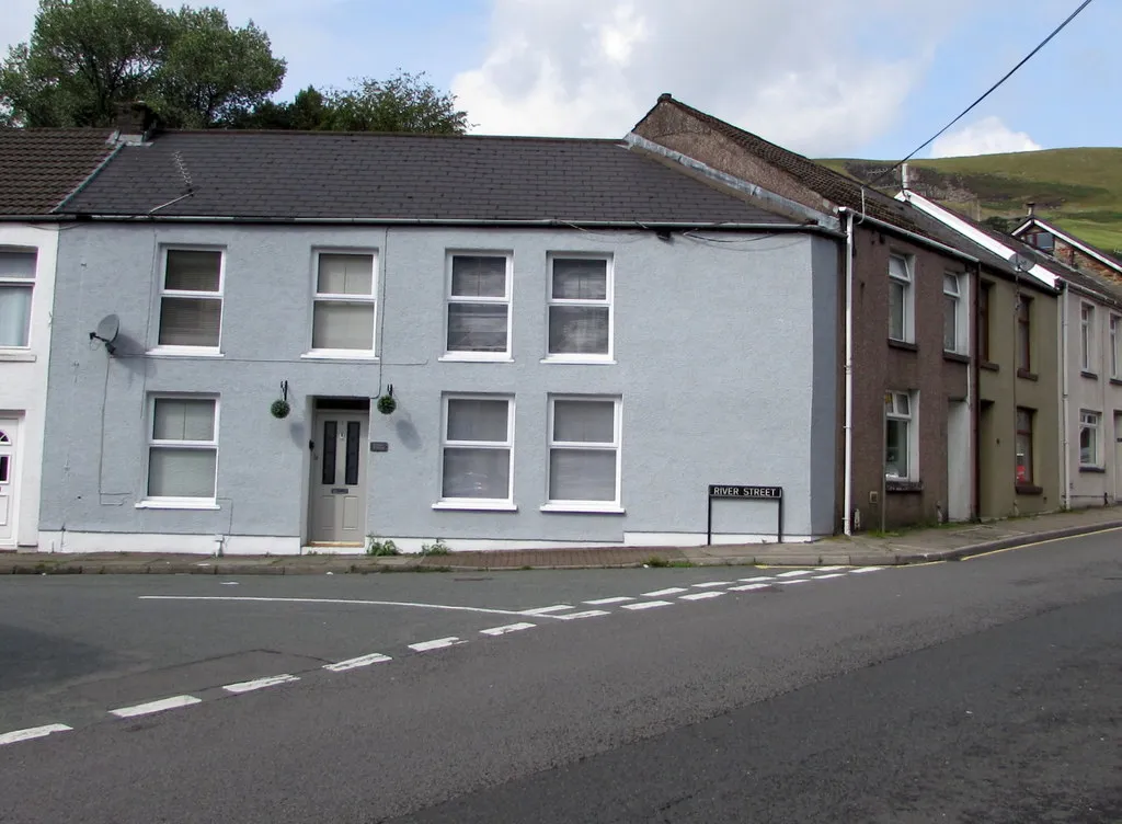 Photo showing: River Street house on the corner of Commercial Street, Ogmore Vale