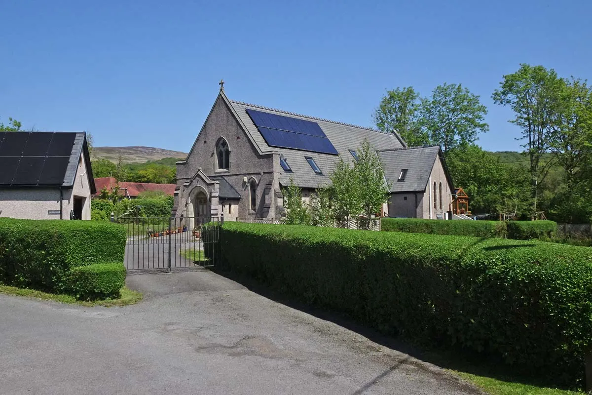 Photo showing: Converted former St Margaret's Church, now a house, Glanamman, Carmrthenshire, Wales