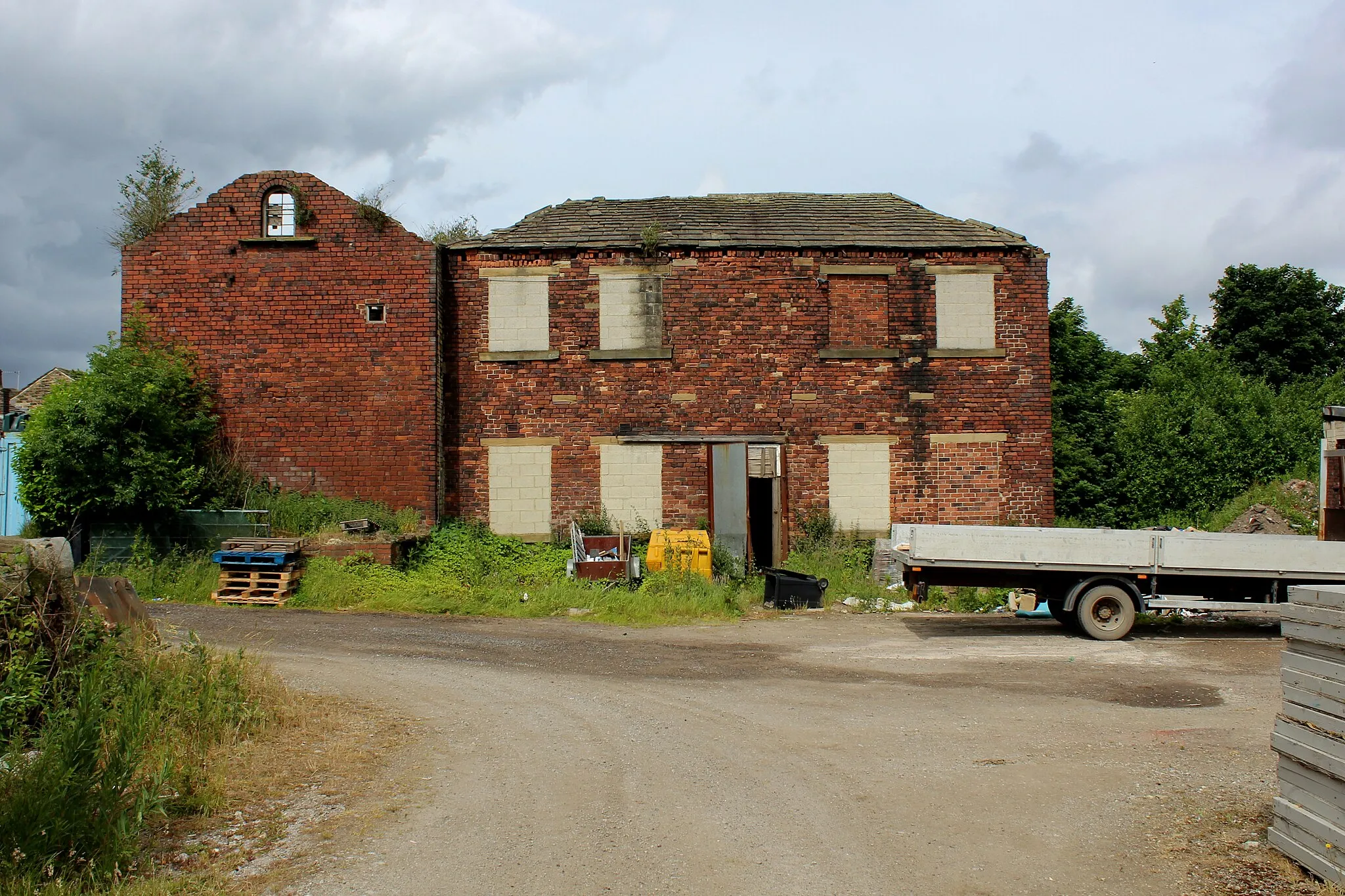 Photo showing: Abandoned Brick Building, Westgate Hill
