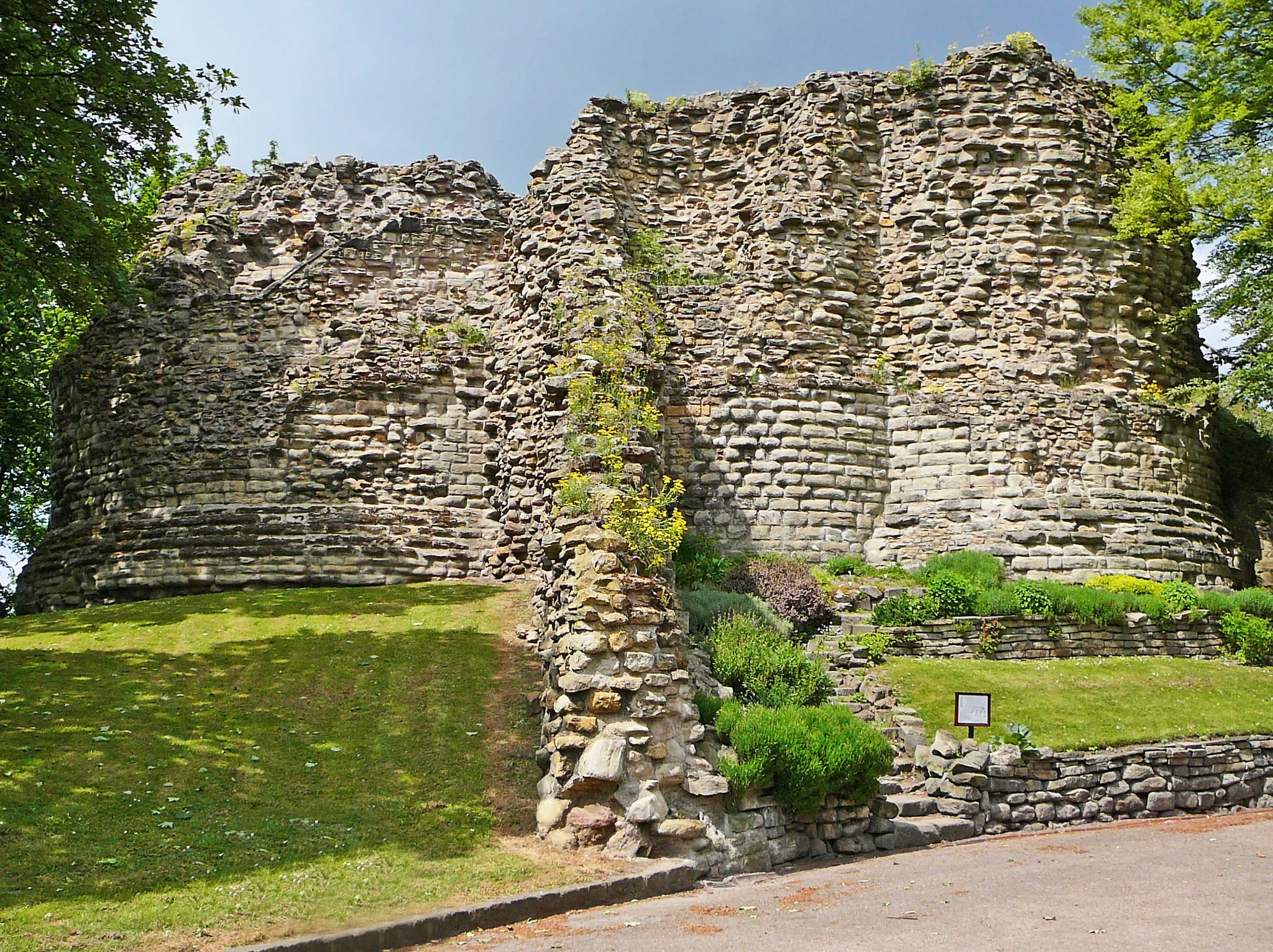 Photo showing: Pontefract Castle ruins