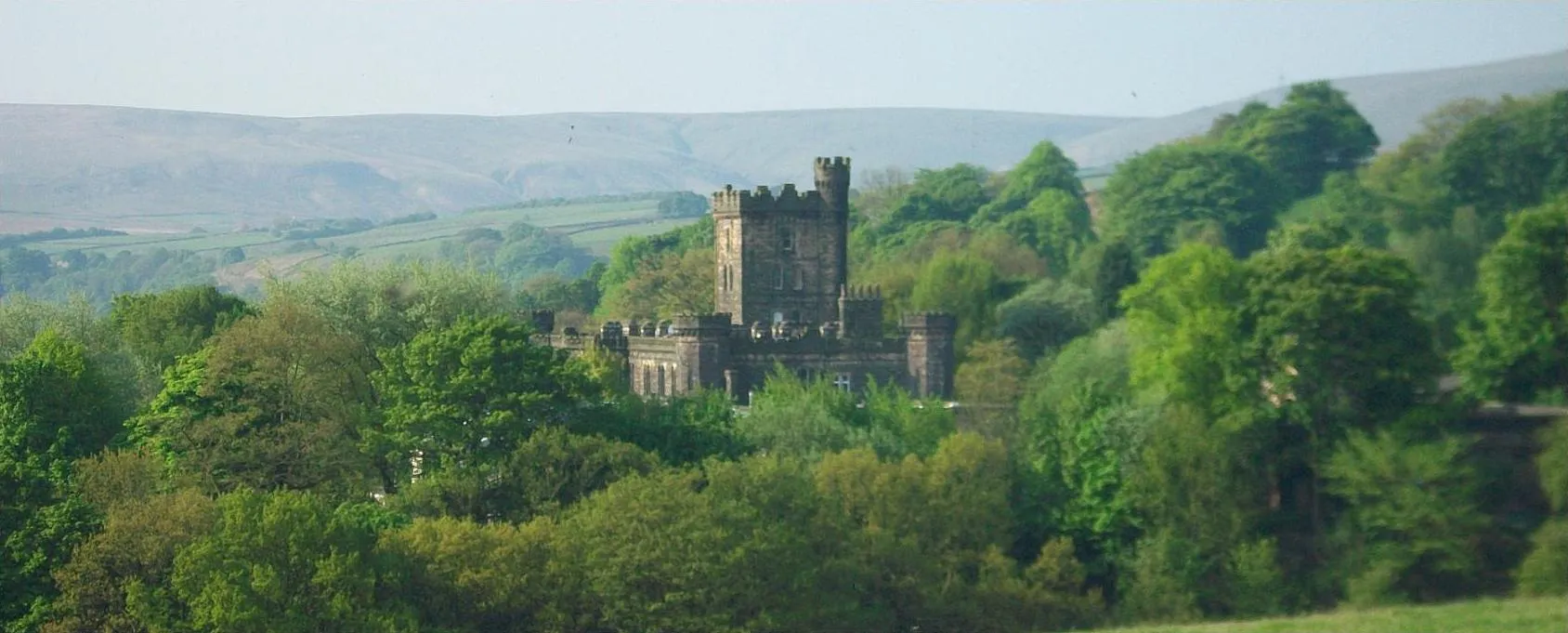 Photo showing: Dobroyd Castle