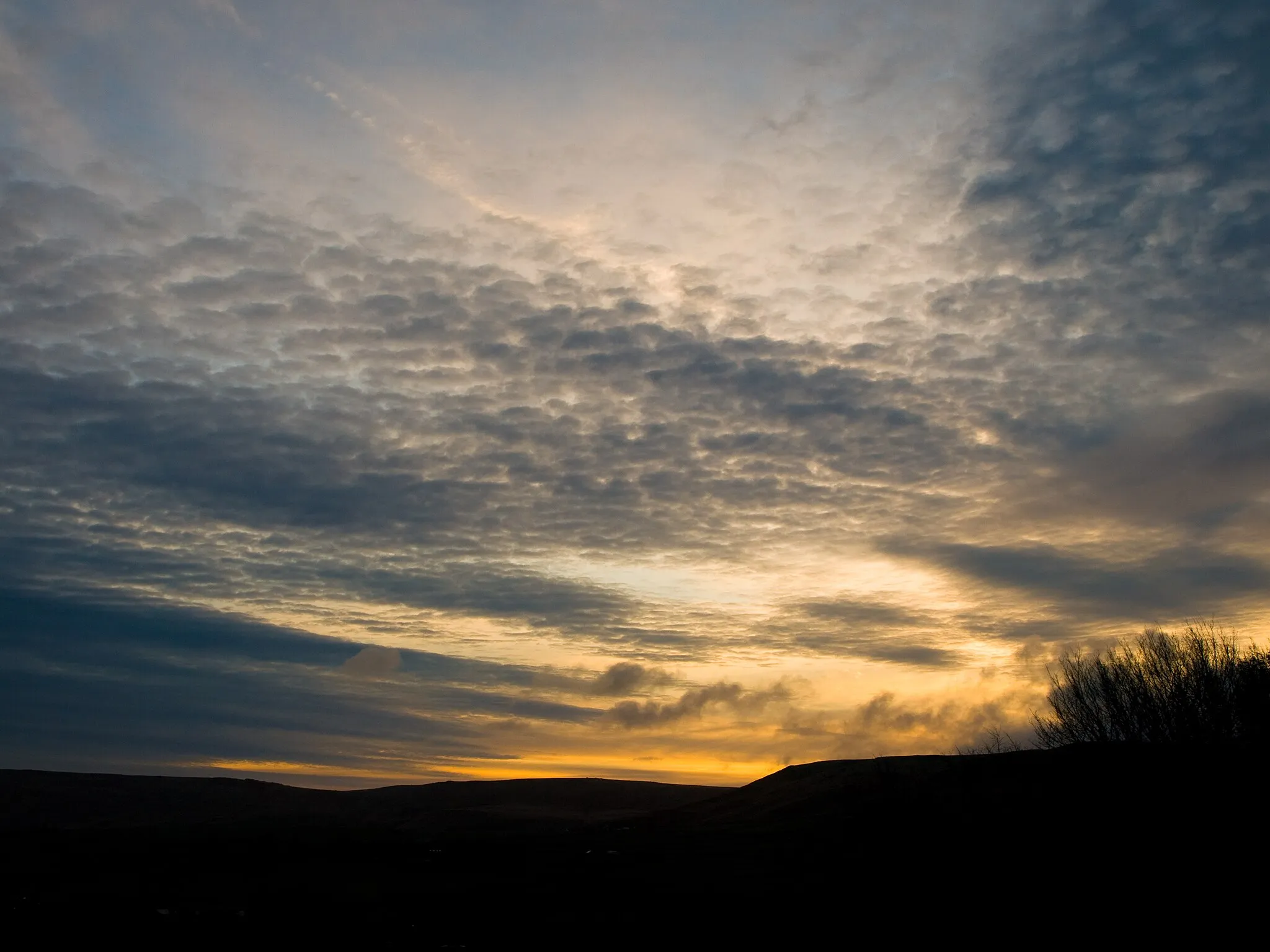 Photo showing: Dawn on the moors outside Dobroyd Castle, Todmorden, Yorkshire