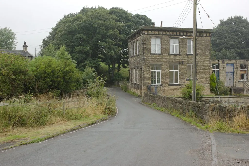 Photo showing: Old Waterworks, Oakenshaw