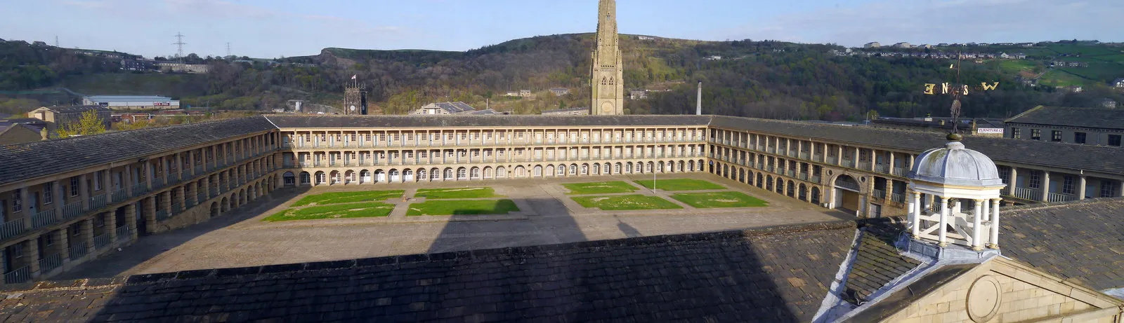 Photo showing: The Piece Hall, Halifax