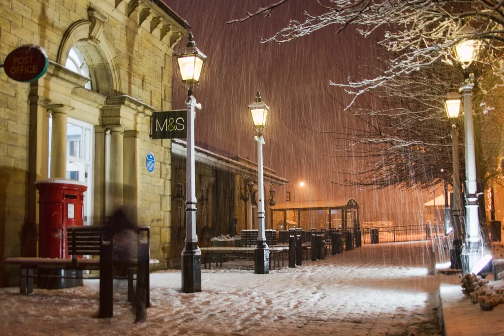 Photo showing: In late 2010, temperatures in parts of the UK plummeted to the coldest on record for November. This shot depicts the area outside Ilkley Post Office (on Station Road) being liberally dusted with icy precipitation. A copy of this file can be found online in its original resolution at this address.