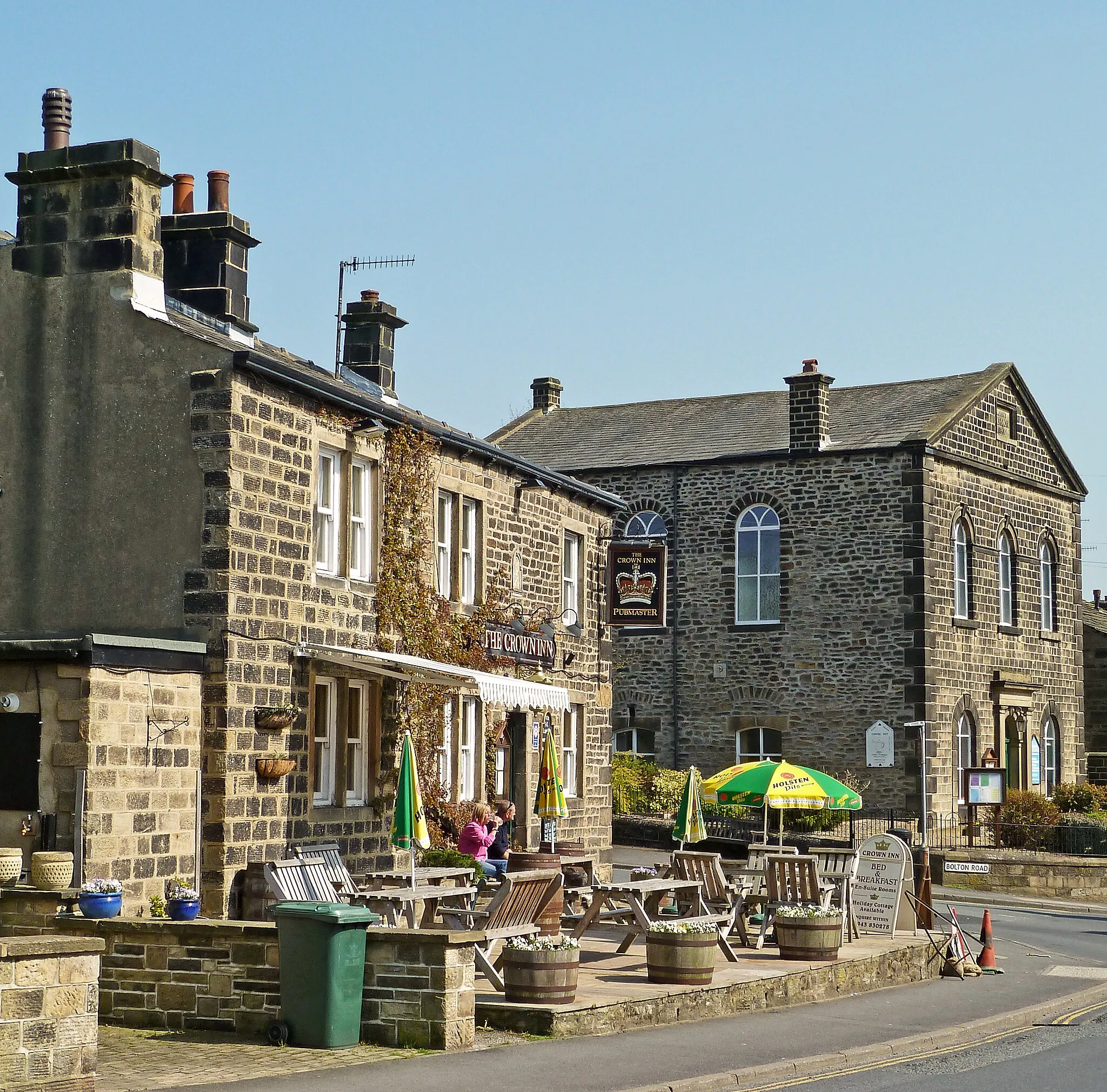 Photo showing: Crown Inn and Chapel, Addingham