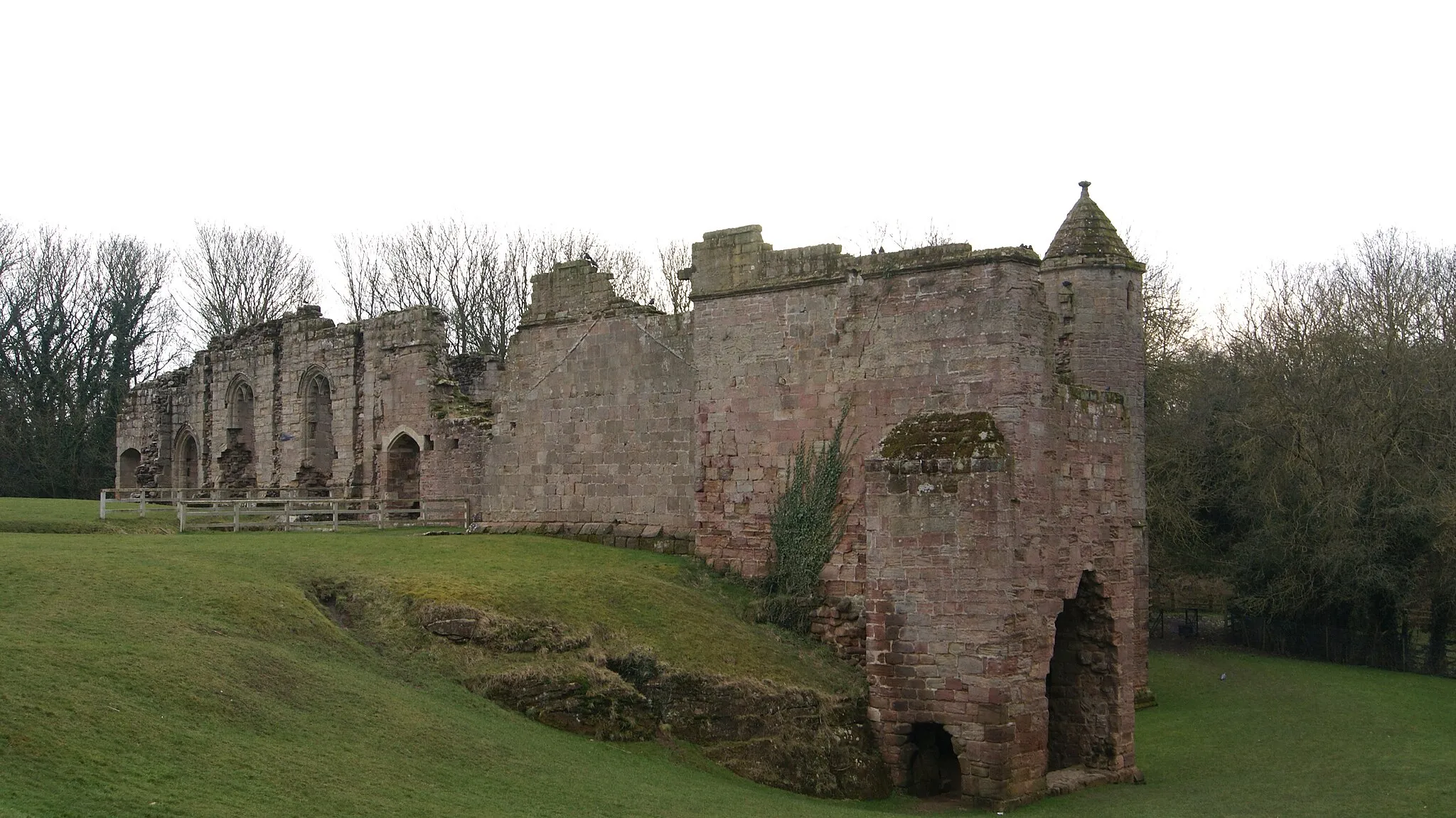 Photo showing: Spofforth Castle, Spofforth, North Yorkshire.  Taken on  the afternoon of Tuesday the 19th of March 2013.