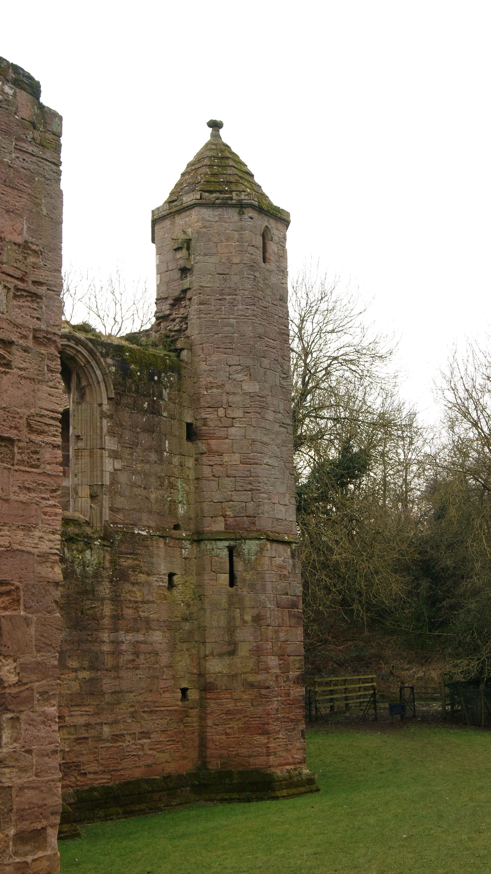 Photo showing: Spofforth Castle, Spofforth, North Yorkshire.  Taken on  the afternoon of Tuesday the 19th of March 2013.