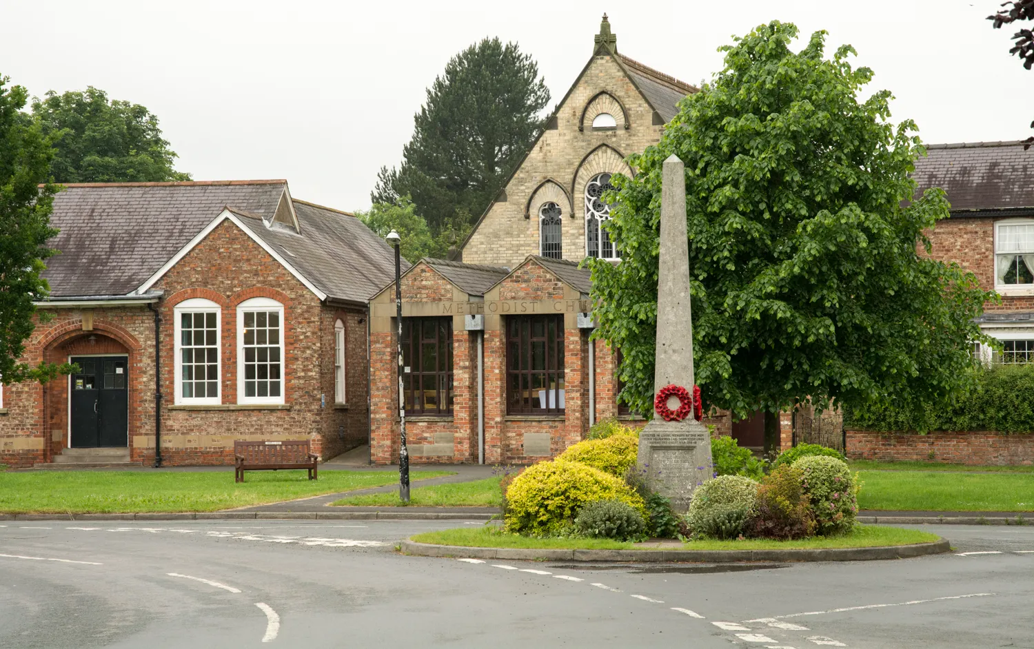 Photo showing: War Memorial, Upper Poppleton