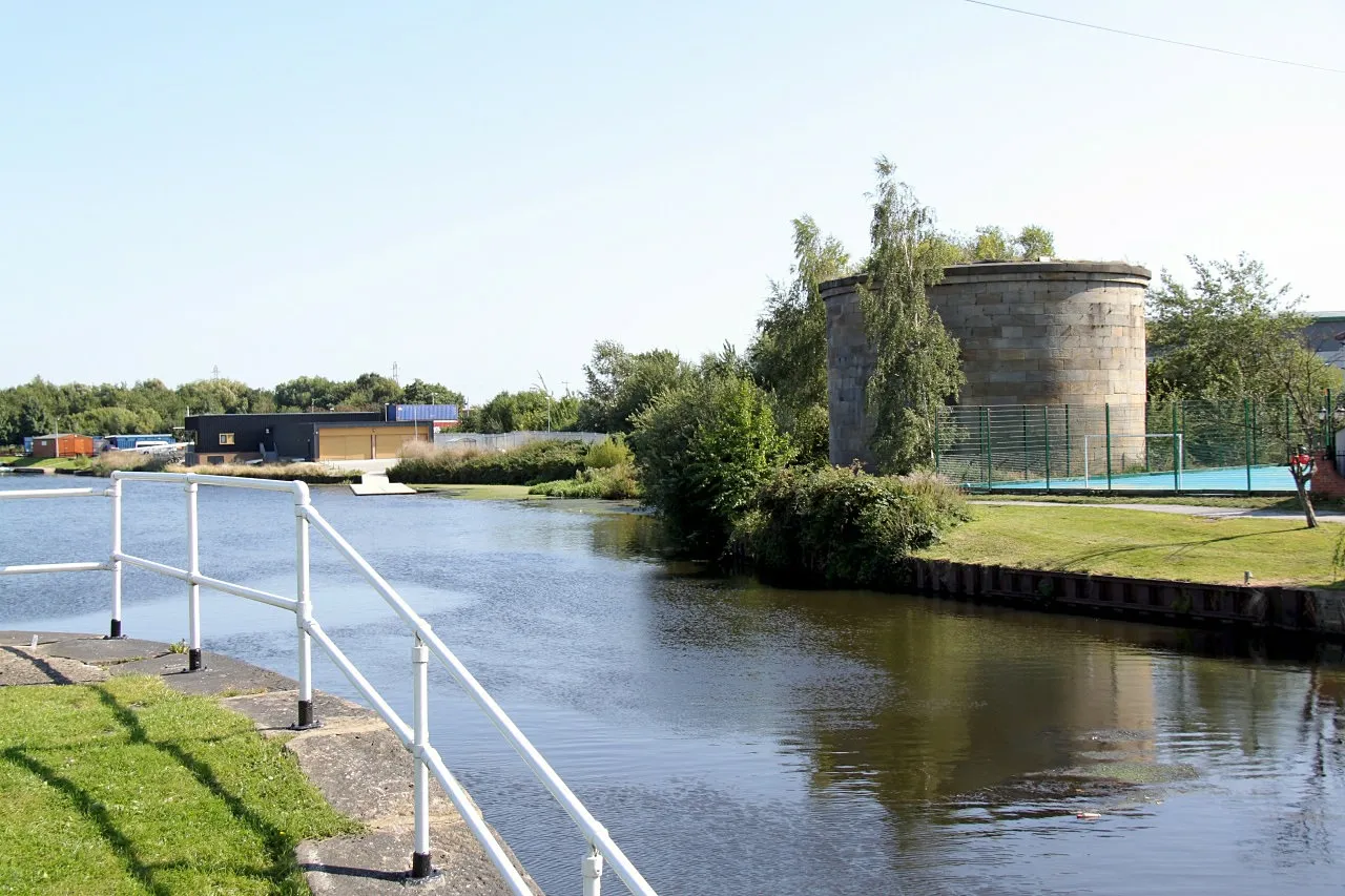 Photo showing: Aire and Calder Navigation at Knostrop Lock