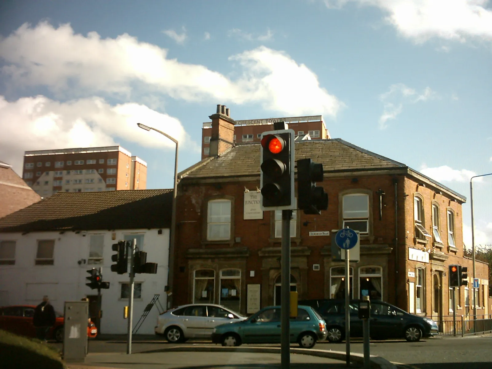 Photo showing: The Junction PH, Crescent Grange and Crescent Towers in en:Beeston, Leeds.
