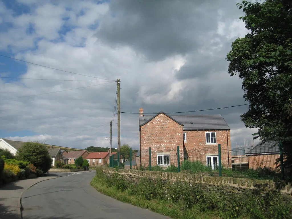Photo showing: New housing Millhouse Green