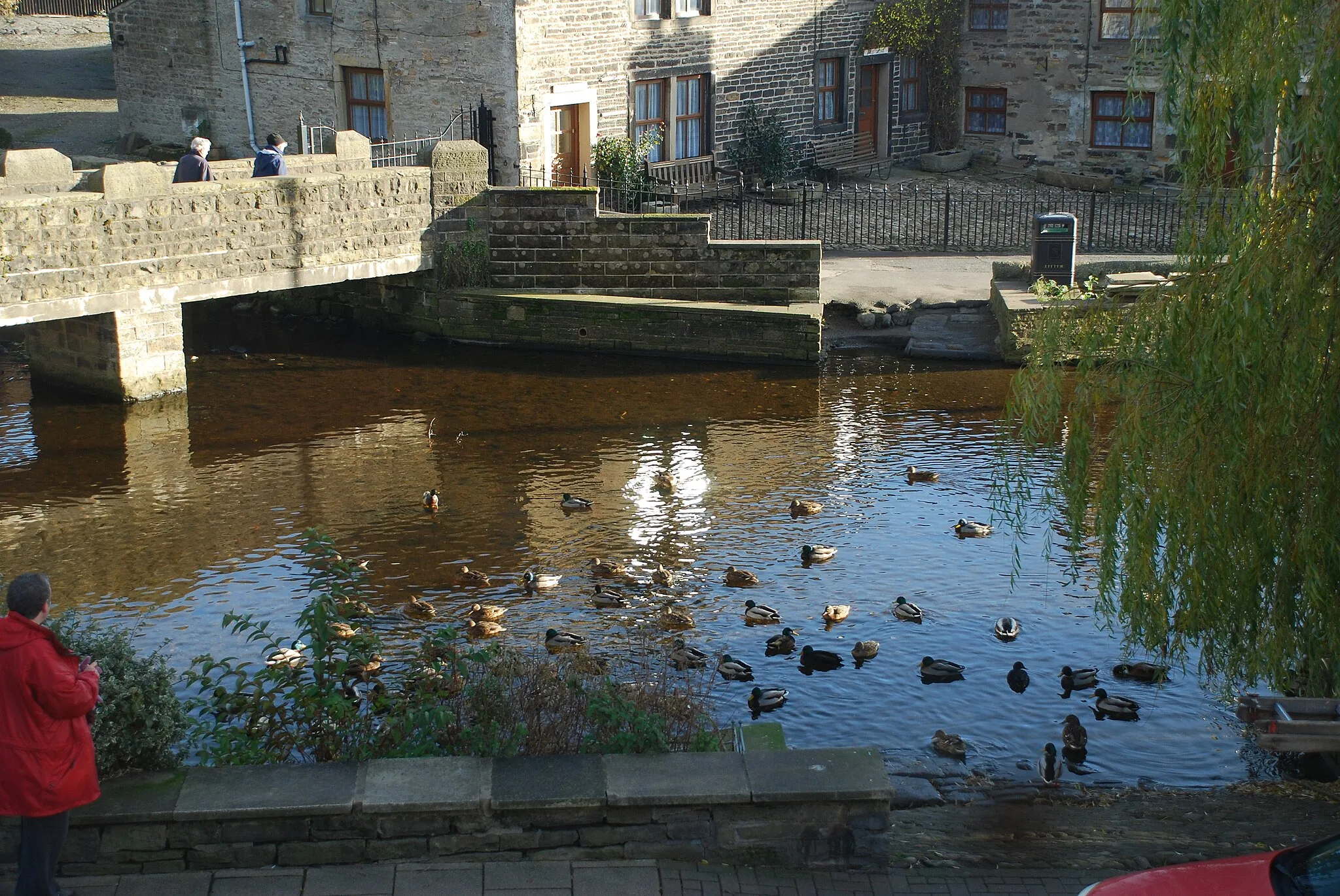 Photo showing: Silsden Ford