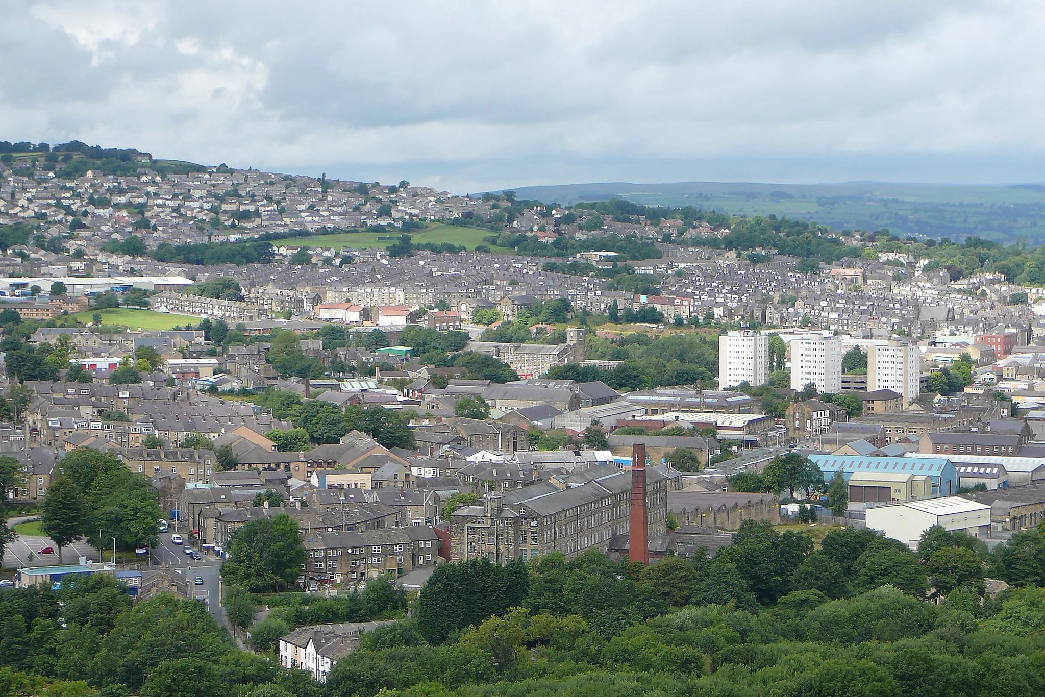 Photo showing: A view over Keighley, West Yorkshire.  Taken on Saturday the 31st of July 2010.