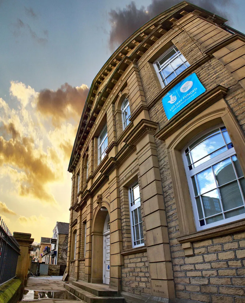 Photo showing: Built in 1893, Central Hall is a former Methodist Chapel on Alice Street. It became a space for the Keighley community in 1948 and was used for all kinds of activities over the years before being closed down amid a state of dereliction in 2003. Its resurrection was carried out by Hodson Architects, under the project management of KIVCA, an infrastructure support organisation who has led a project funded by Bradford Council to renovate the old building into a new community resource centre.
The original-resolution copy of this photograph can be found online here.