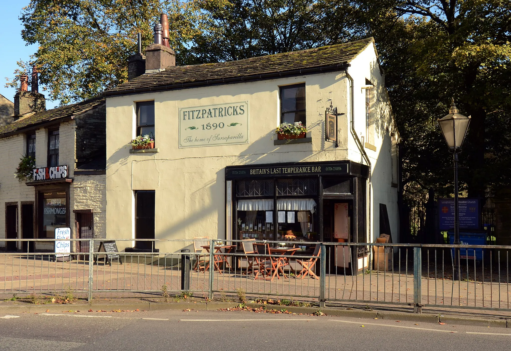 Photo showing: Fitzpatrick’s is the last original temperance bar is located in the town of Rawtenstall, Lancashire, England.