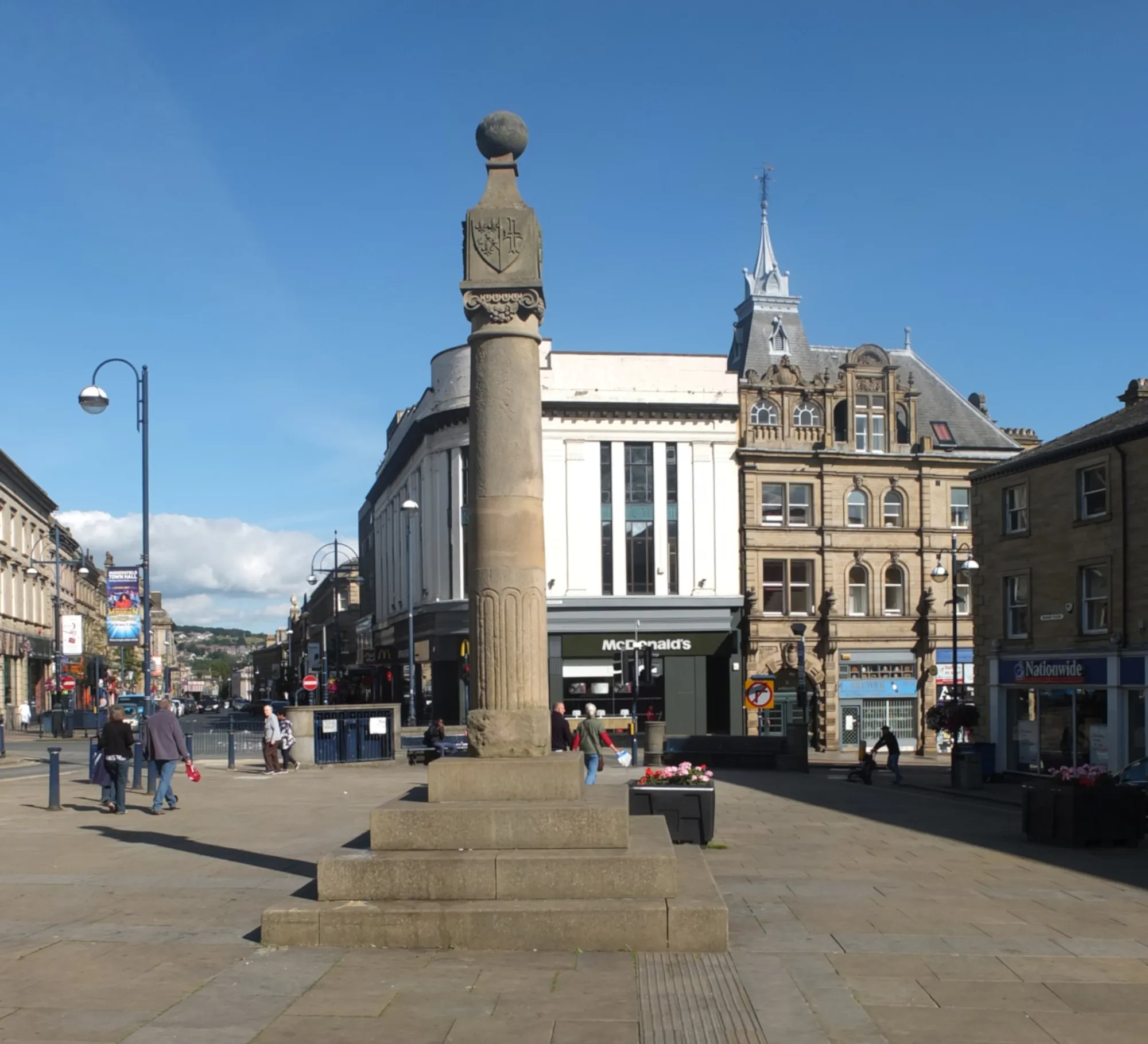 Photo showing: Photograph of the Market Cross in Market Place, Huddersfield, Kirklees, West Yorkshire