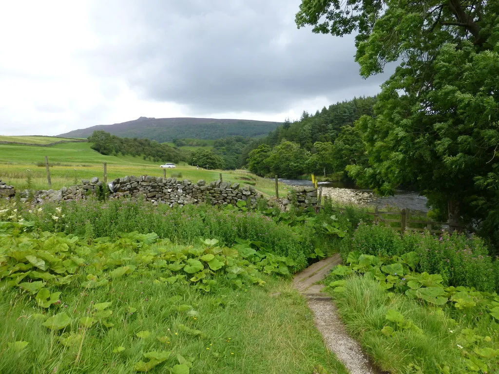 Photo showing: A gate on Dales Way next the River Wharfe