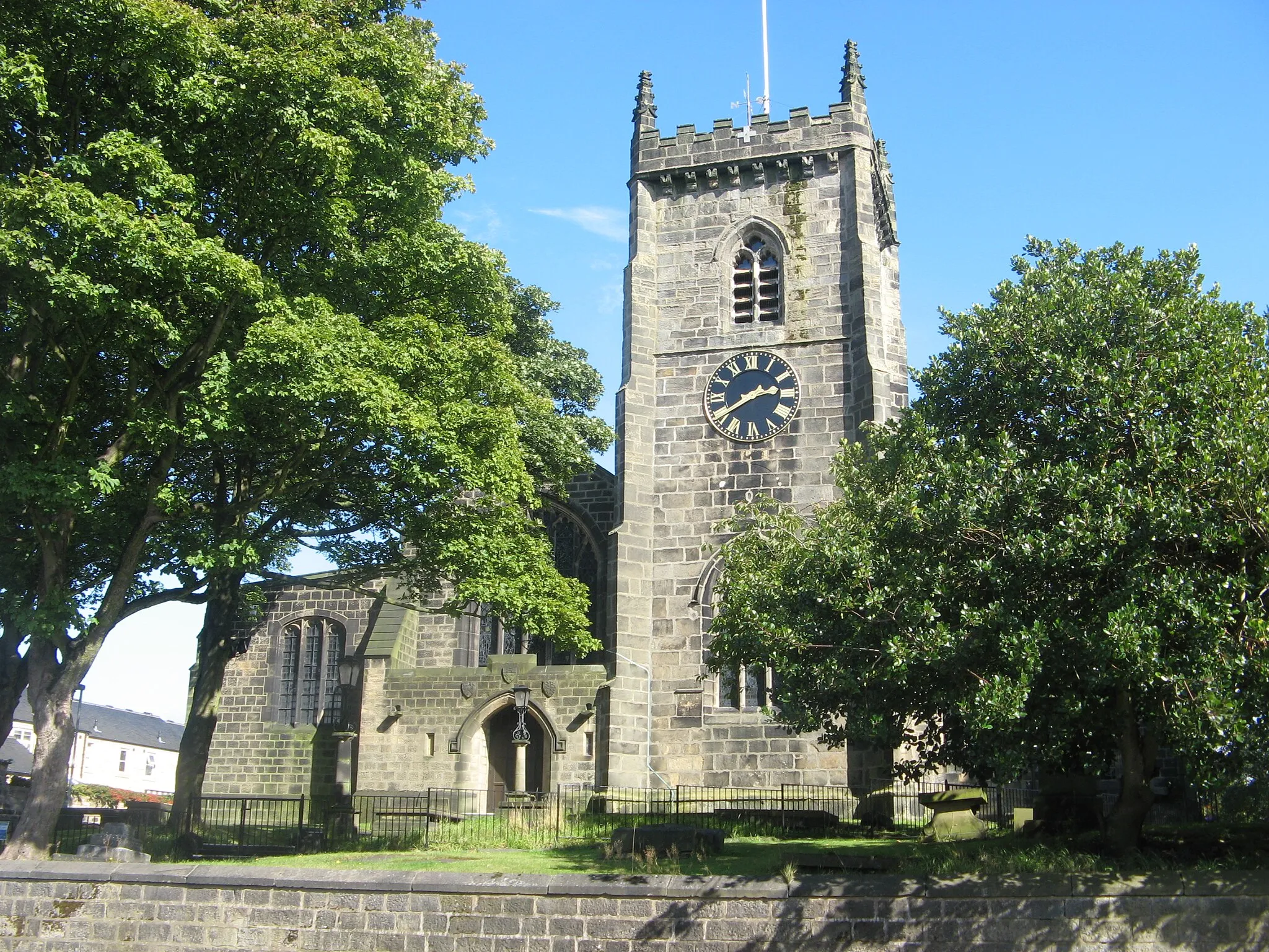 Photo showing: St Oswalds Church, Guiseley