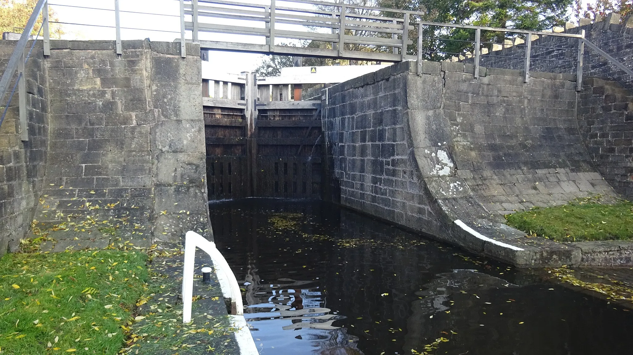 Photo showing: The 1778 Five-rise lock, Bingley, Yorkshire. Leeds and Liverpool Canal.