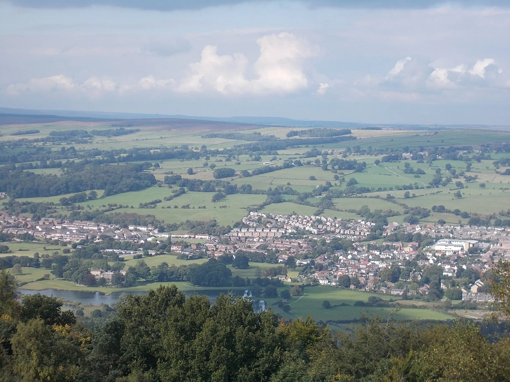 Photo showing: View of Otley from Surprise View