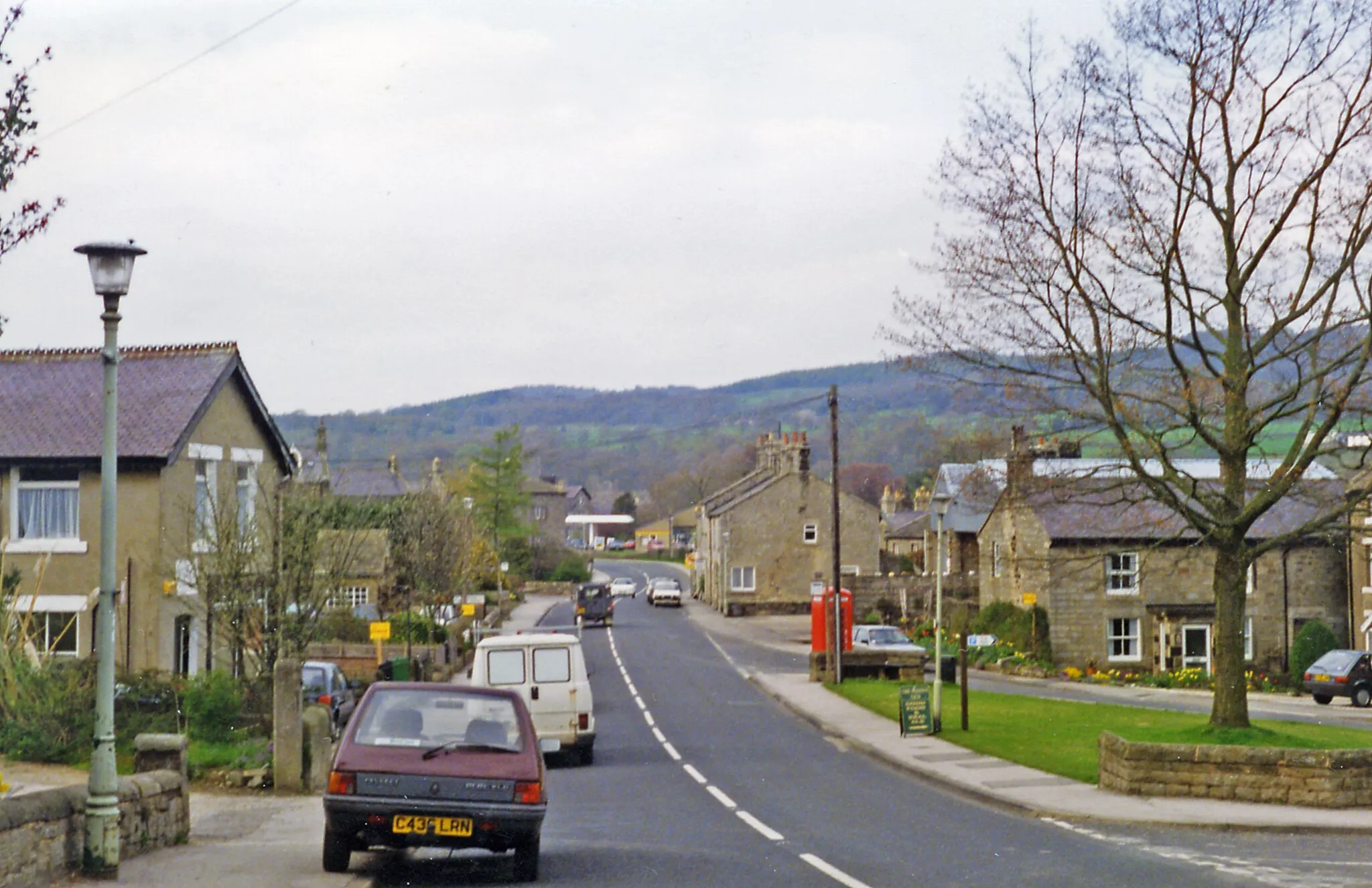 Photo showing: Dacre: approaching site of former station, 1995
View NNE, towards Summerbridge on B6451. The station had been near the bend ahead, on the ex-NER Harrogate - Pateley Bridge branch, which was closed to passengers 7/4/51, to goods 31/10/64.