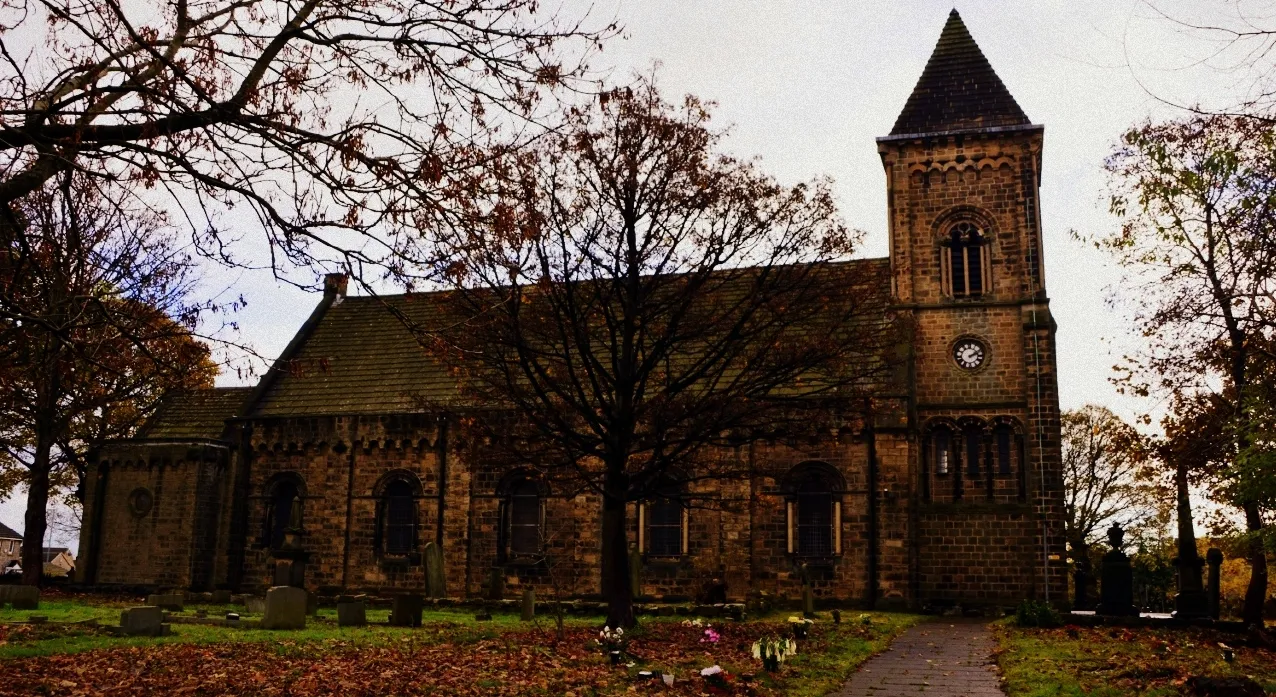 Photo showing: Church of St. Thomas in Stanningley Road, close to the junction with Town Street. It was completed in 1841 in the Norman style with stone tiled pyramid spire. The foundation stone was laid on 5th November 1839 and St. Thomas's was consecrated on 29th March 1841. The Church is surrounded by a Churchyard and could accommodate 450 people for services.