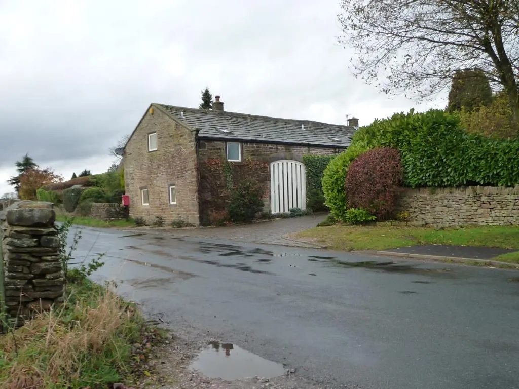 Photo showing: Barn conversion at Manor House Farm