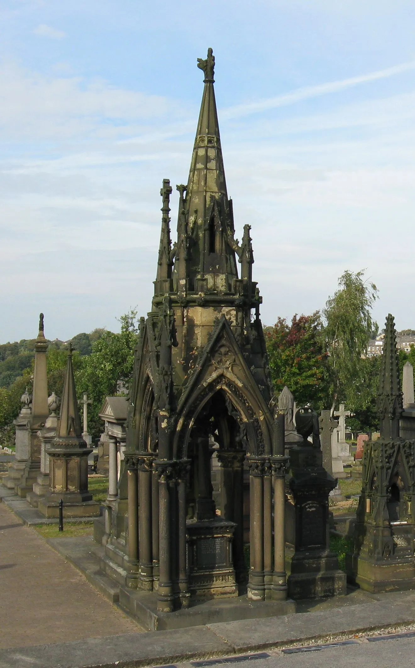 Photo showing: The Swithun Anderton memorial in Undercliffe Cemetery, Bradford.  Swithun Anderton was a Bradford JP.