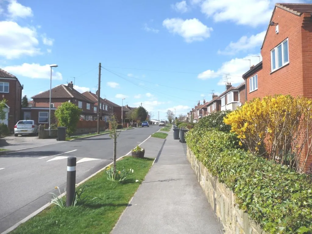 Photo showing: Casson Avenue, Ardsley Common