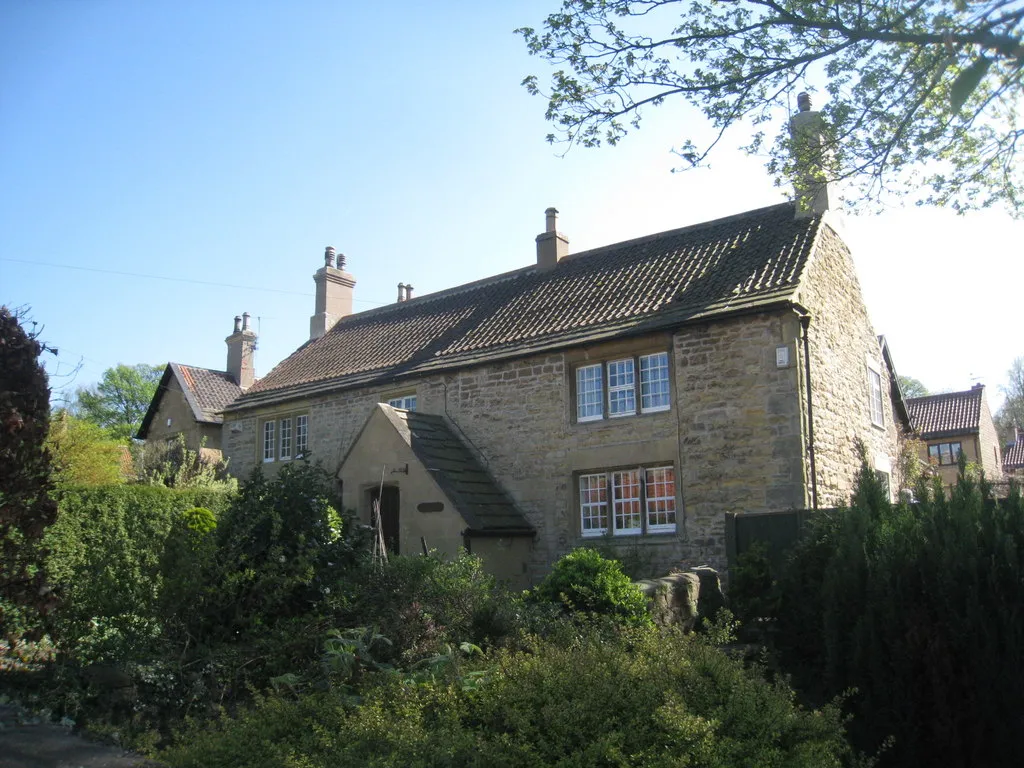 Photo showing: Cottage in Hickleton