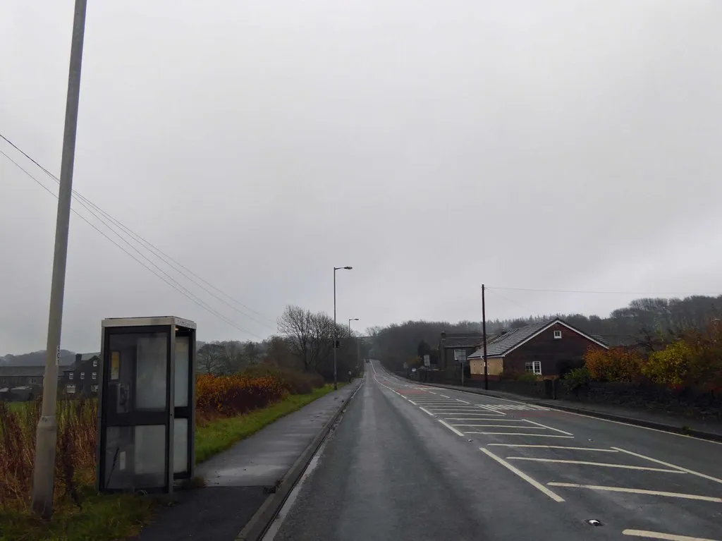 Photo showing: Birds Edge phone box on the A629