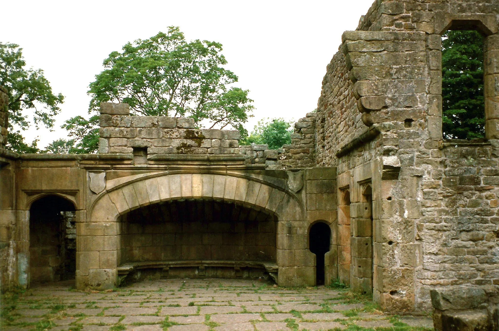 Photo showing: The inglenook fireplace in the ruins of Wycoller Hall, Pendle, Lancashire UK