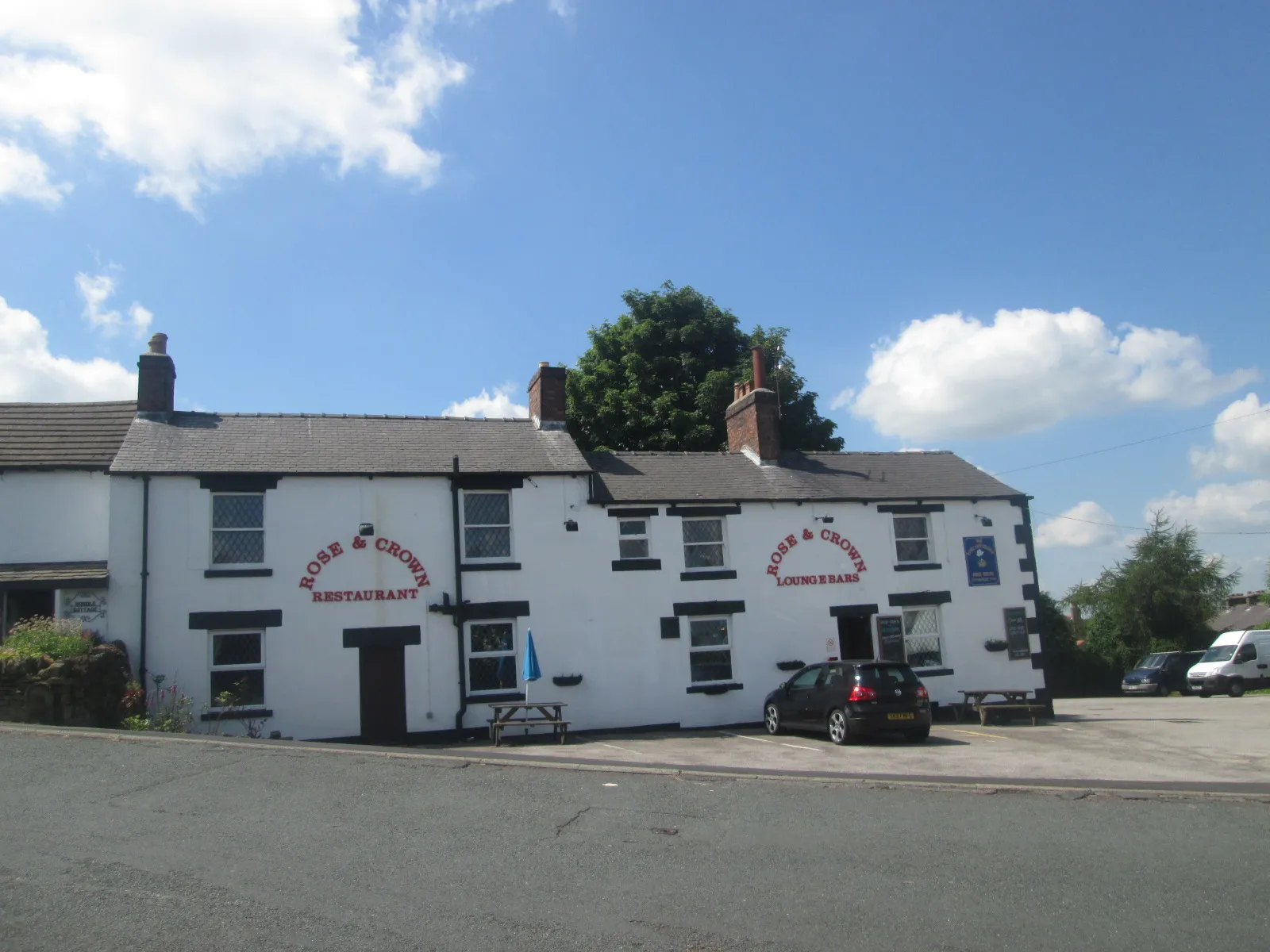 Photo showing: Rose and Crown, Hoylandswaine