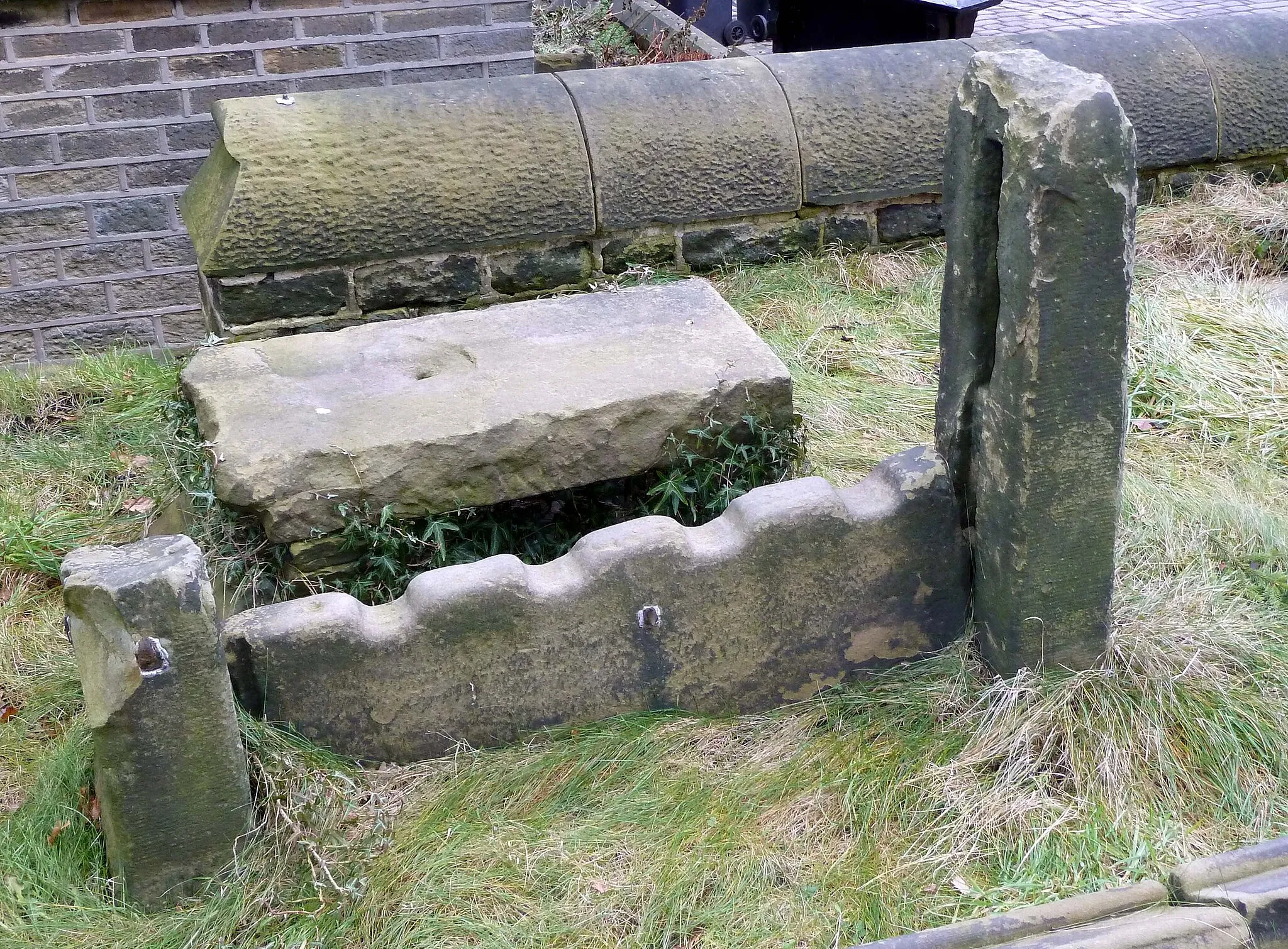 Photo showing: Remains of village stocks in the church-yard of St Mary's church, Honley, Yorkshire