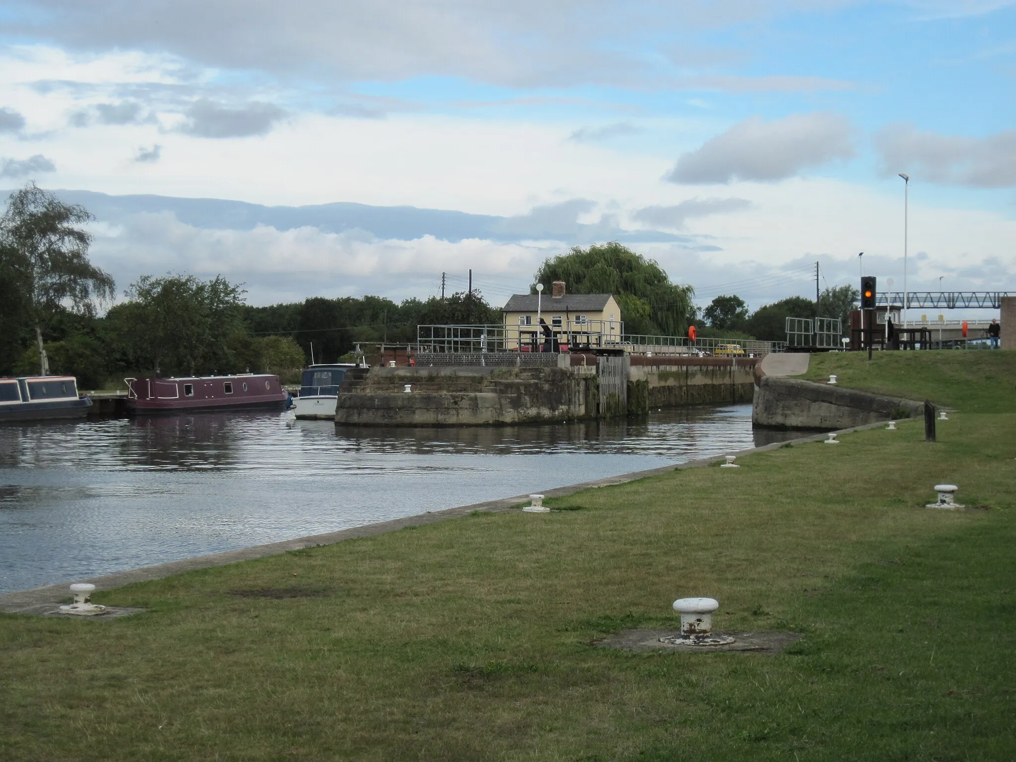 Photo showing: A  &  C  Canal  toward  Whitley  Locks