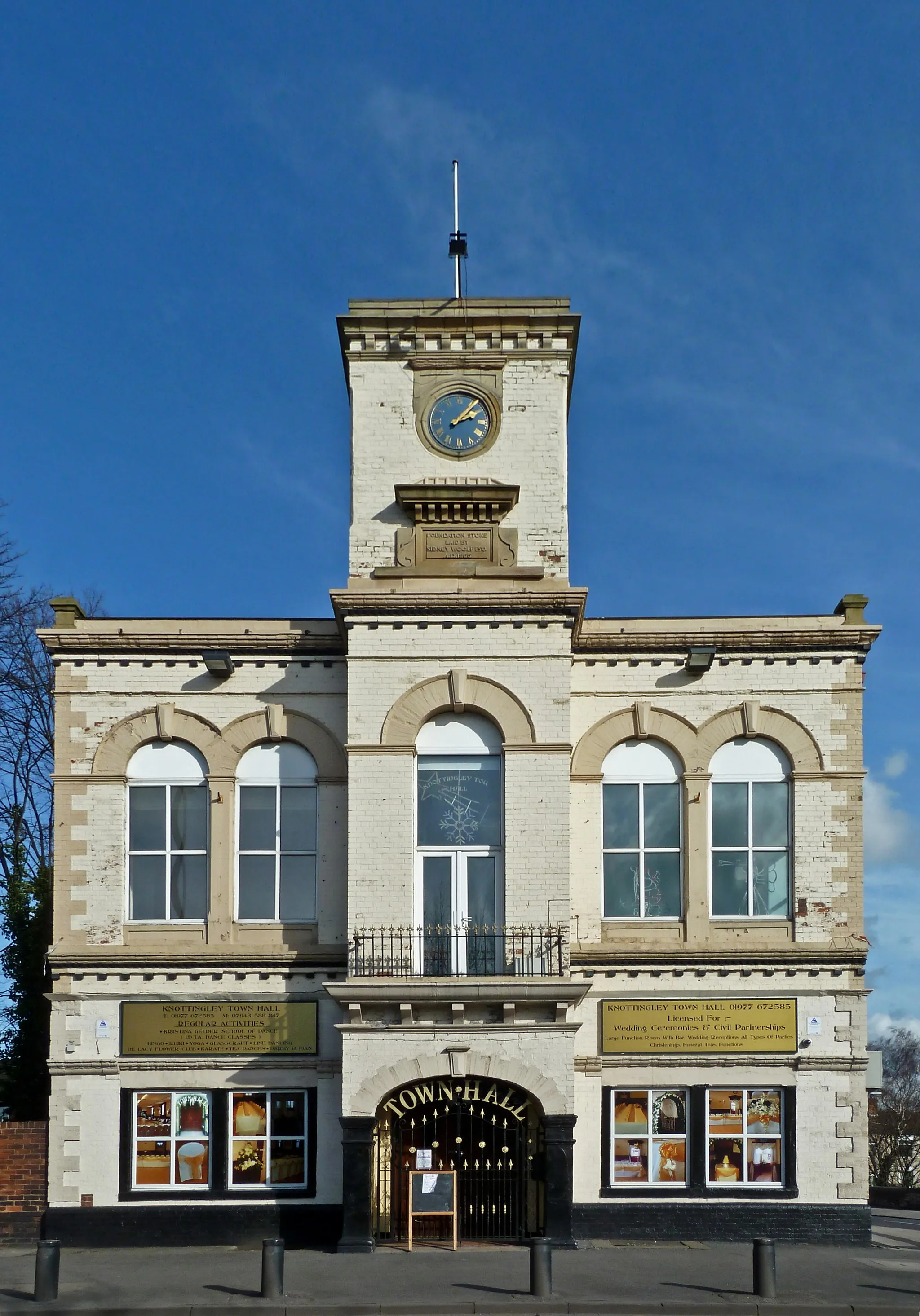 Photo showing: Knottingley Town Hall